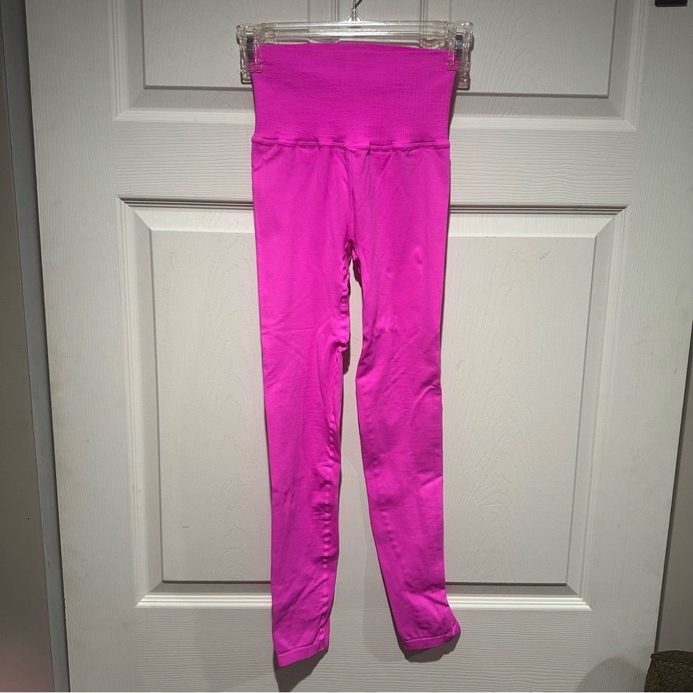 FREE PEOPLE GOOD KARMA HOT PINK LEGGINGS SIZE XS/S BRAND NEW WITHOUT TAGS!!